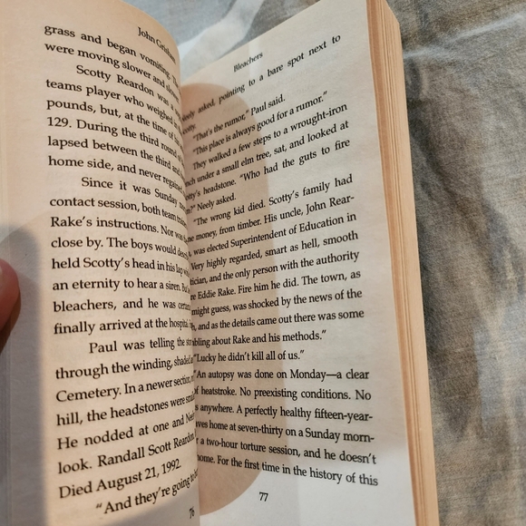 John Grisham's BLEACHERS paperback book 2003 edition - Picture 4 of 8